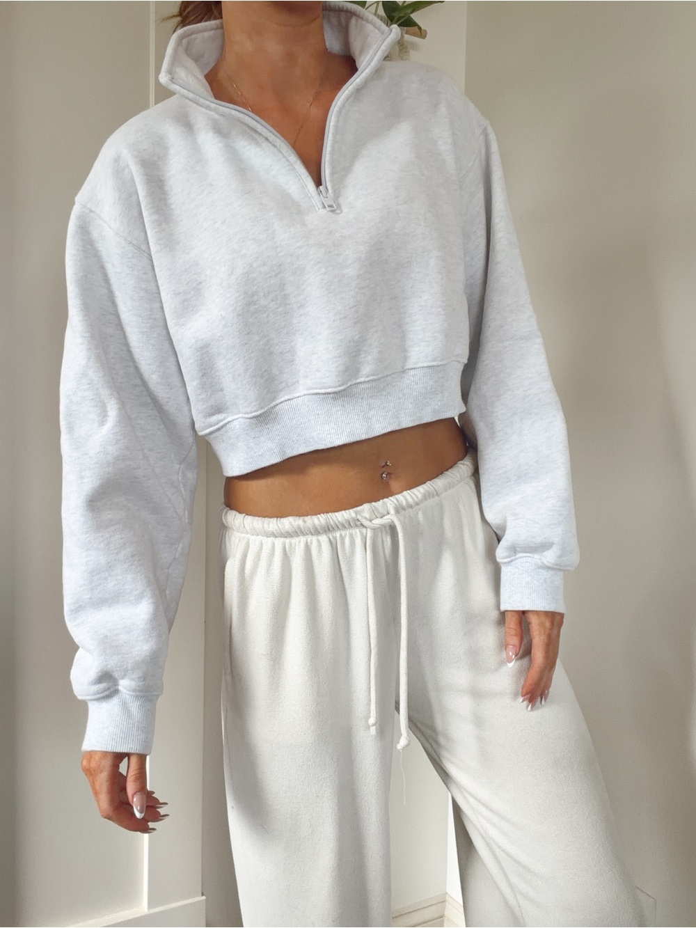 Aritzia Tna Cozy Fleece ¼ Zip Sweatshirt - heather cloud white - Size M